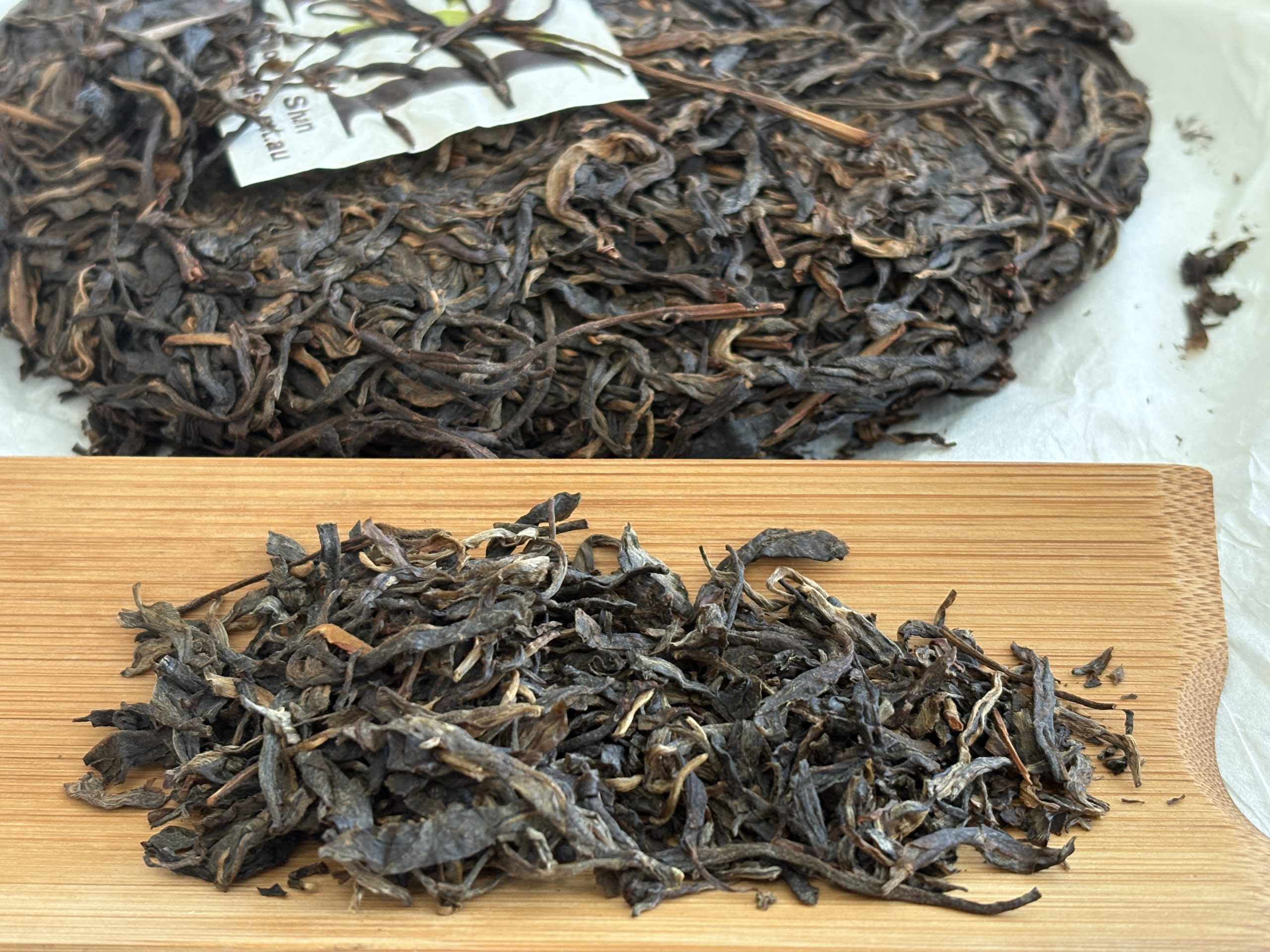 TaoHuaShan Old Tree Raw Puerh-2016 桃花山古树 丙申 桃源饼 - Image 4